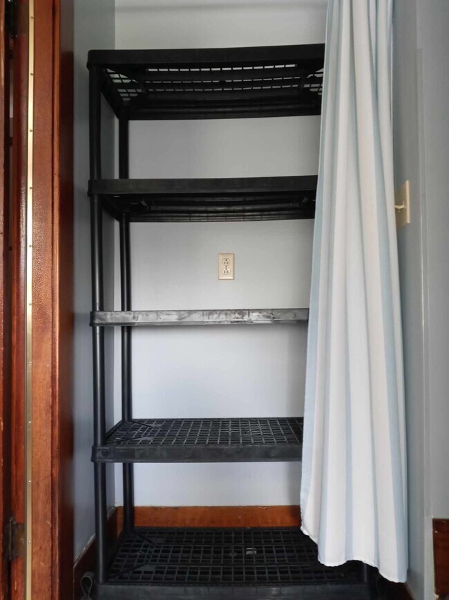 Building Photo - 467 Farmington Ave