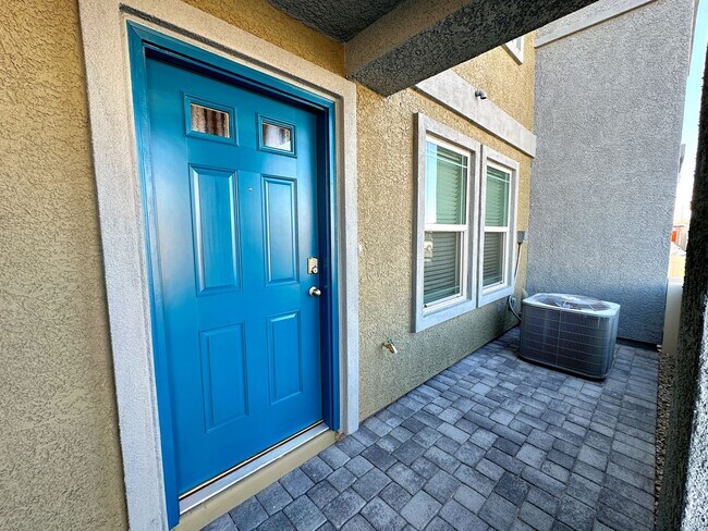 Building Photo - 1 MONTH FREE RENT* 3 BEDROOM TOWNHOUSE LOCATED IN INSPIRADA