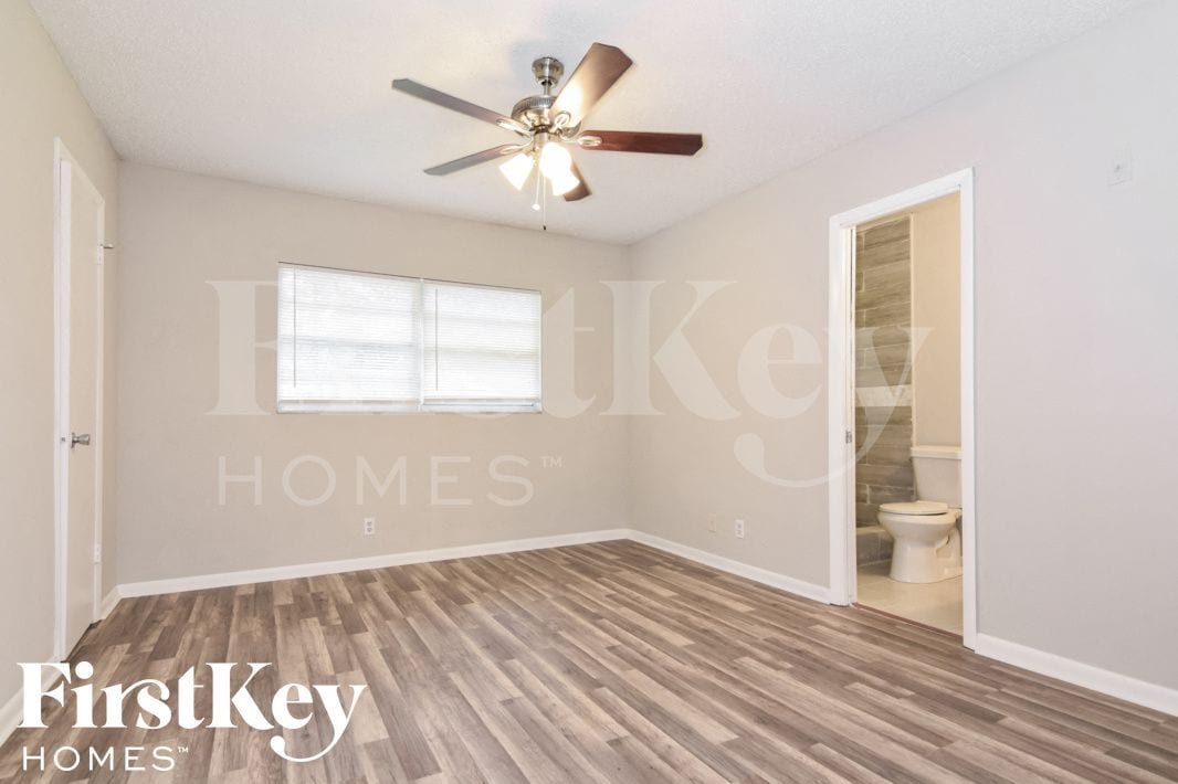 Building Photo - 500 Brenda Dr