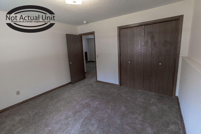 Building Photo - 420 NE Park Ln