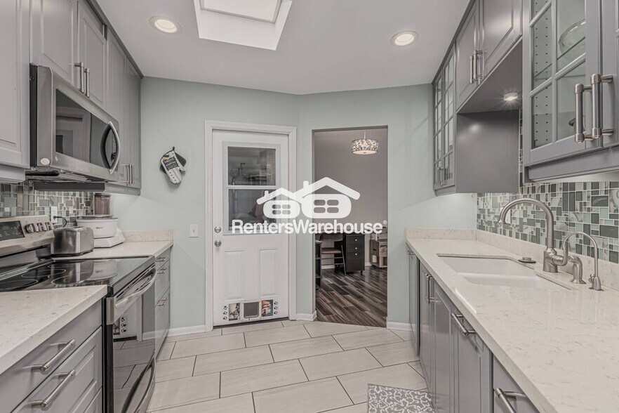 Building Photo - 10871 W Buccaneer Dr