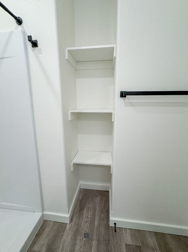 Building Photo - BRAND NEW Pet Friendly 1 bed/ 1 bath apartment!