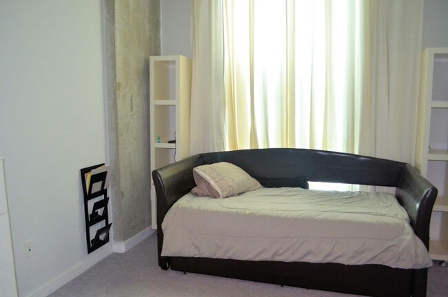 Building Photo - 300 S Australian Ave