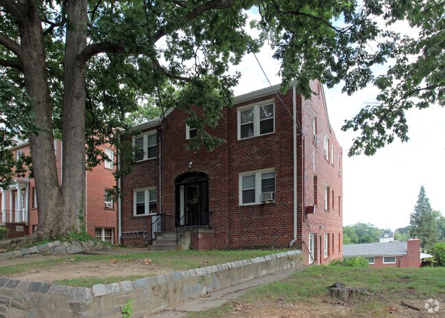 Primary Photo - 2920 P St SE