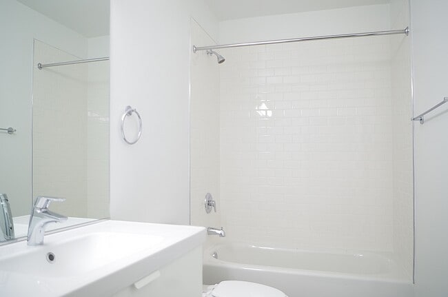 Interior Photo - 5507-5509 S. Hyde Park Boulevard