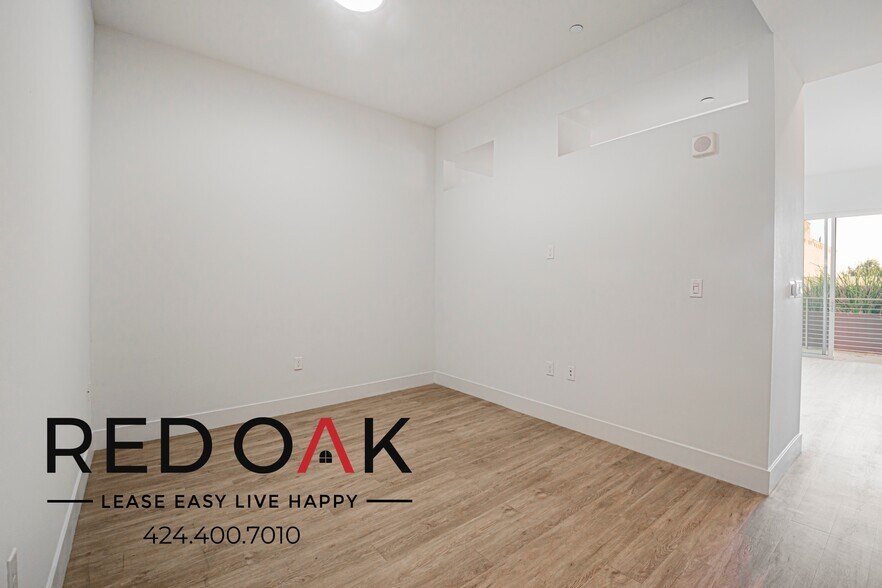 Building Photo - 1331 W 7th St