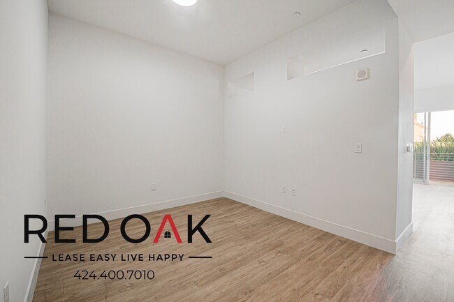 Building Photo - 1331 W 7th St