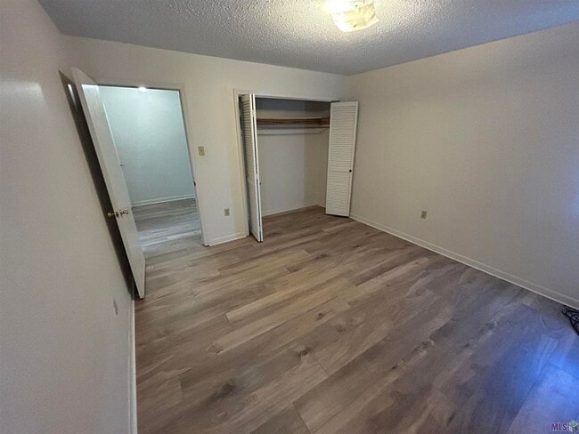 Building Photo - Charming 2-Bedroom Townhome in Desirable P...