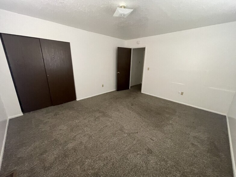 Building Photo - 2114 Monroe Blvd