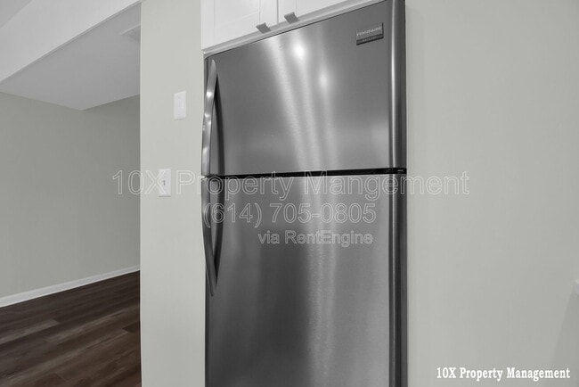 Building Photo - 911 Manor Ln