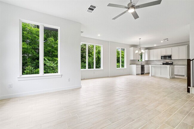 Building Photo - 321 Oakbend Dr
