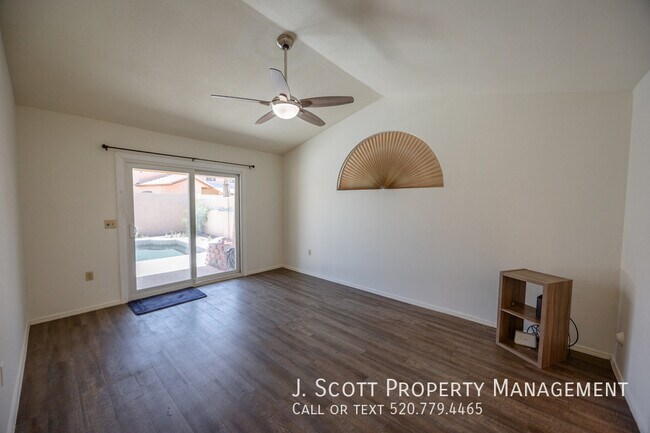 Building Photo - 1421 W Camino Ct