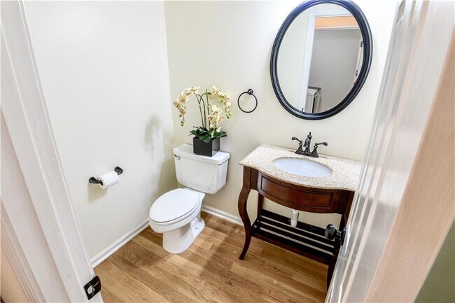 Building Photo - 1865 Oak Tree Hollow