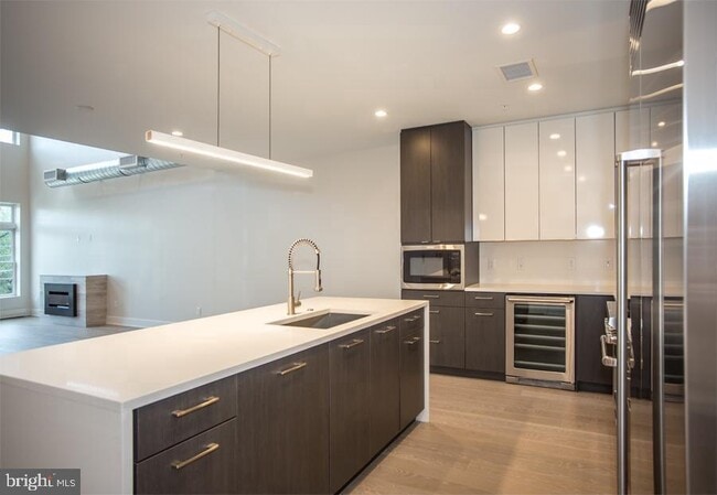 Building Photo - 1701 16th St N