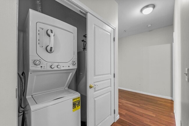 Building Photo - 845 Newark Ave