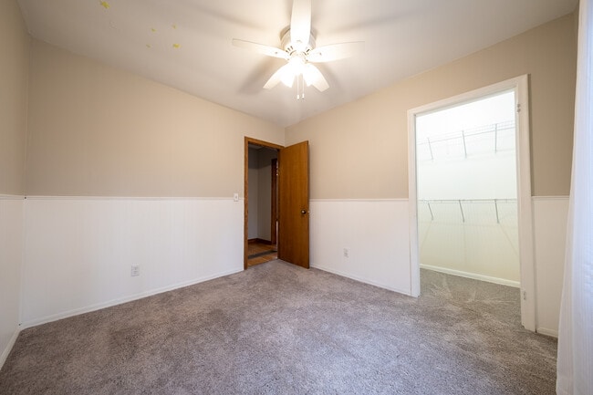 Building Photo - 1410 Juneau Ln N