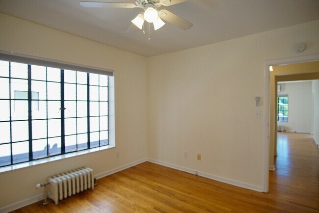 Building Photo - Fabulous 1Bdr on Mississippi Ready Late No...