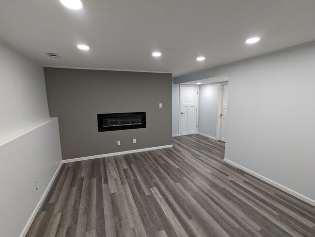 Building Photo - 2560 SW Belle Ave