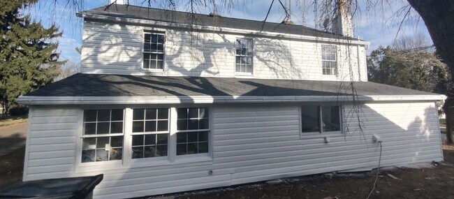 Building Photo - Beautiful Landale 4 Bedroom Single with 2 car garage for rent $3,650/month