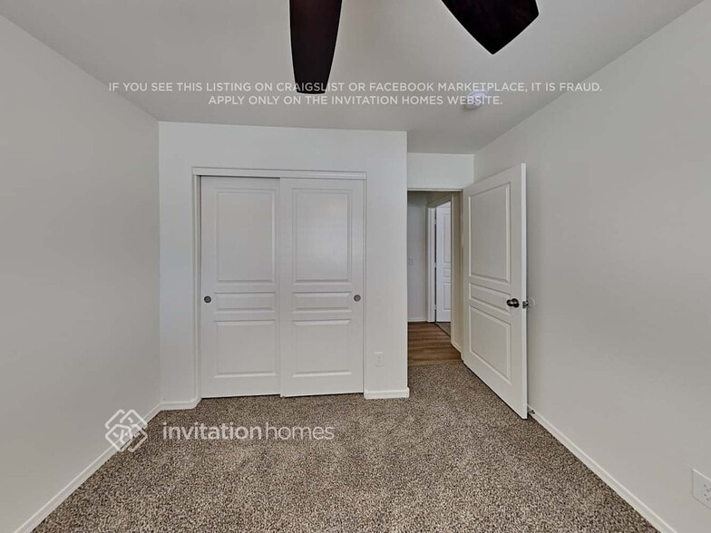 Building Photo - 2616 S 111th Dr