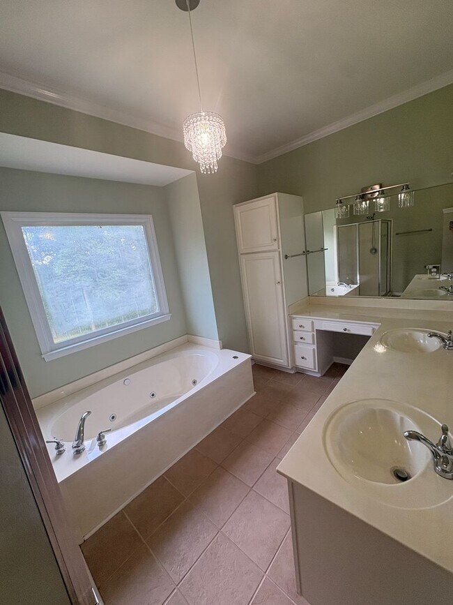 Building Photo - BOGART HOME | 4BD 3.5B