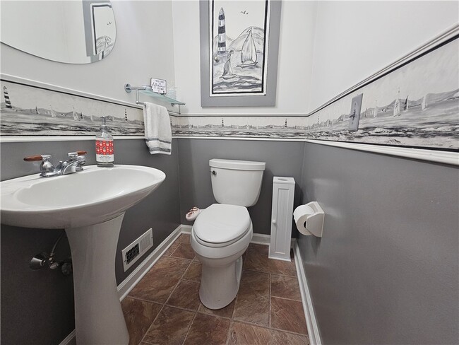 Building Photo - 50 Greenview Dr