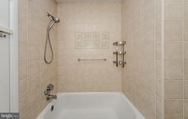 Building Photo - 628 Tazewell Rd NW