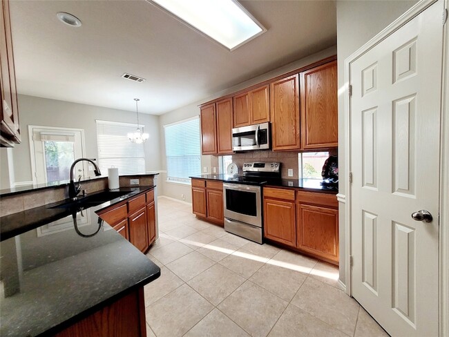 Building Photo - 2752 Stallion Dr