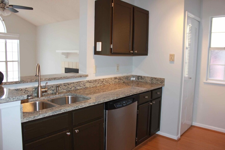 Building Photo - 1307 Red Deer Way