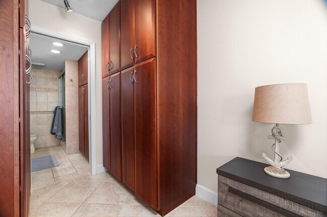 Building Photo - 950 Ponce De Leon Rd