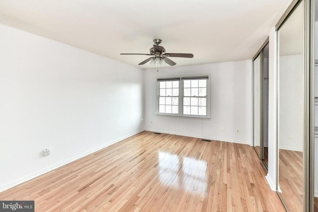 Building Photo - 1460 N Quinn St