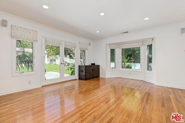 Building Photo - 1318 San Ysidro Dr