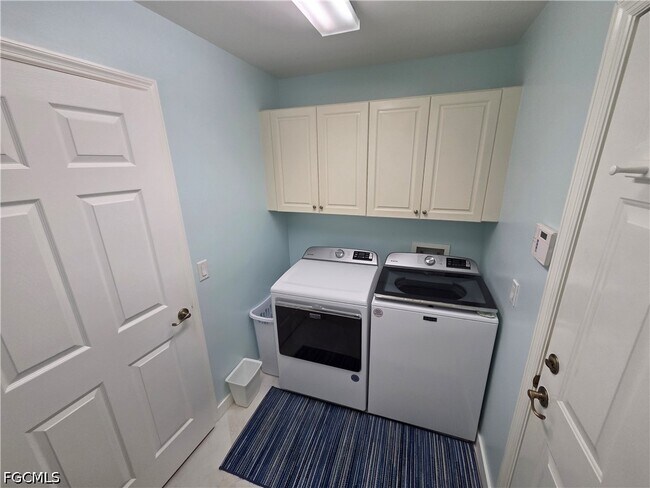 Building Photo - 10640 Camarelle Cir