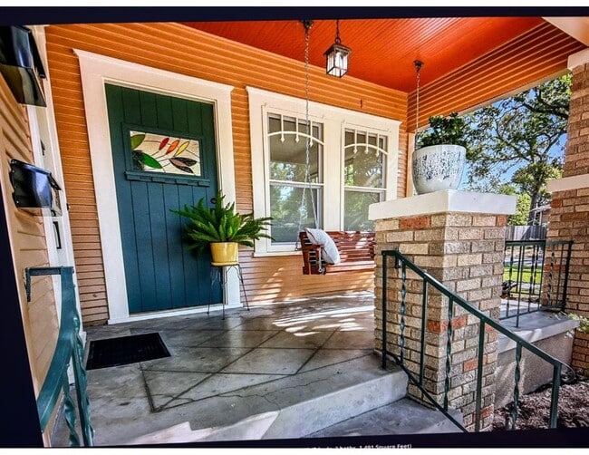 Building Photo - 106 E 35th St