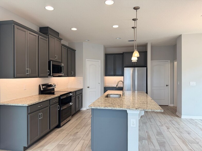 Building Photo - 730 Rivington Ave