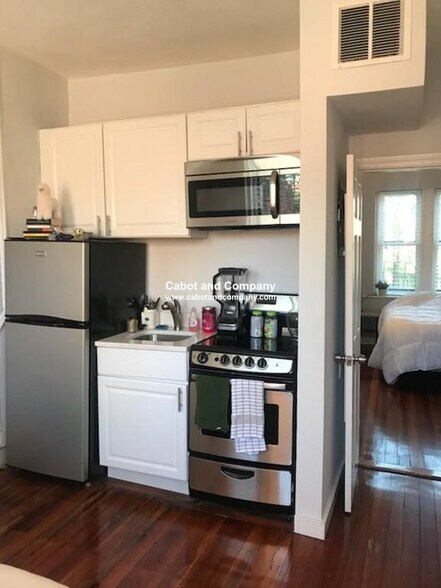 Building Photo - 193 Warren Ave