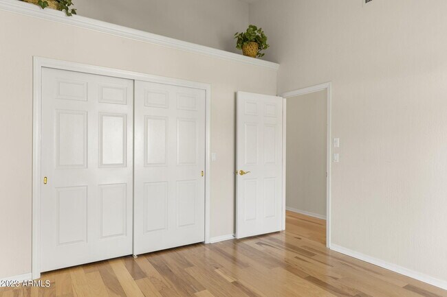 Building Photo - 10165 E Bella Vista Dr