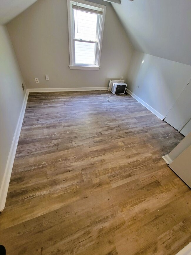 Building Photo - Newly Remodeled 4 bed 1 bath in Pleasant R...