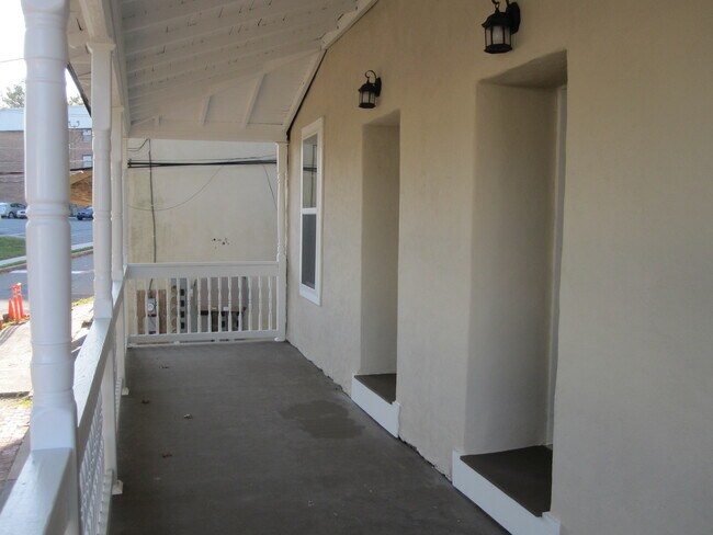 Building Photo - 221 High St