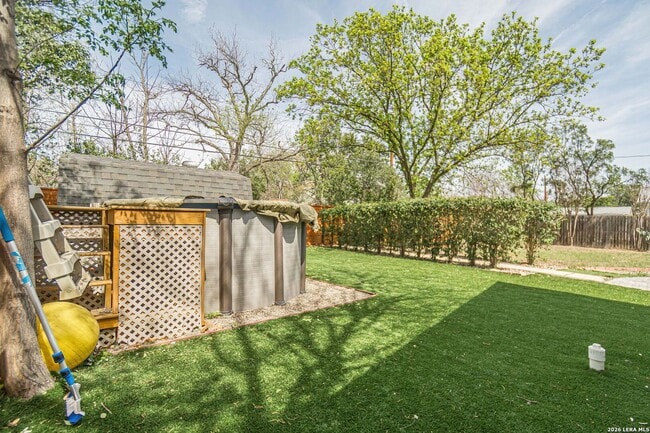 Building Photo - GORGEOUS 4-BEDROOM HOME IN TERRELL HEIGHTS