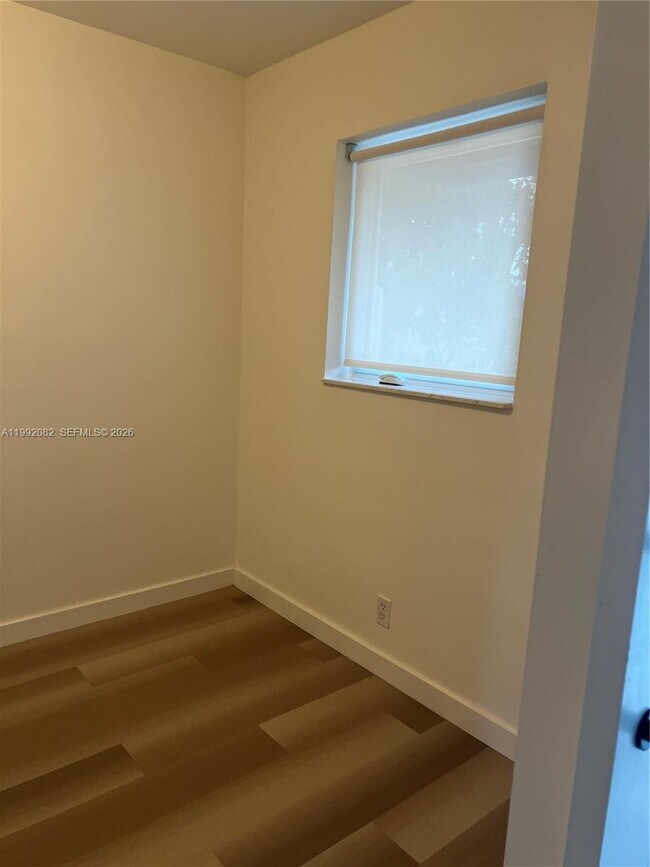 Building Photo - 225 SE 16th Ave