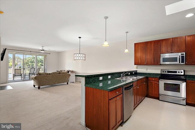 Building Photo - 38259 Lake Dr