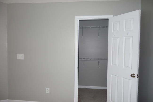 Building Photo - 1390 Thornborough Dr
