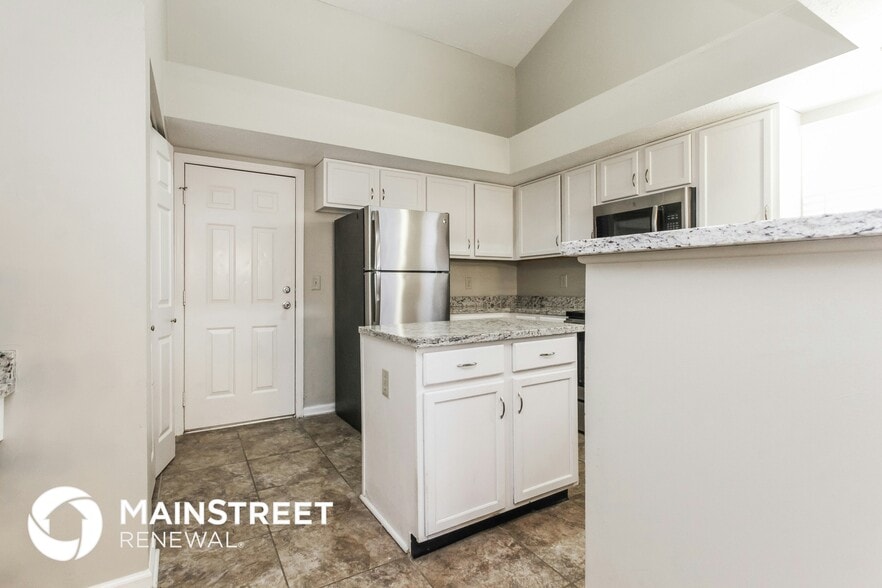 Building Photo - 2037 Lohr Dr