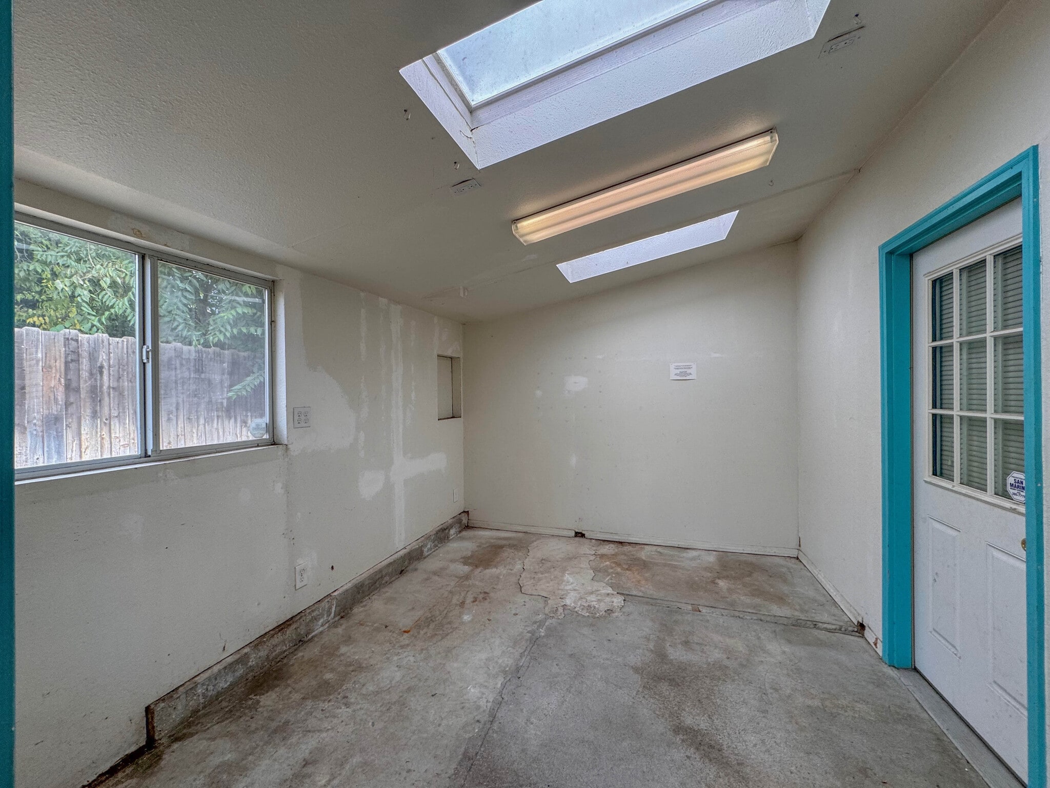 Building Photo - 2350 Marengo Ave