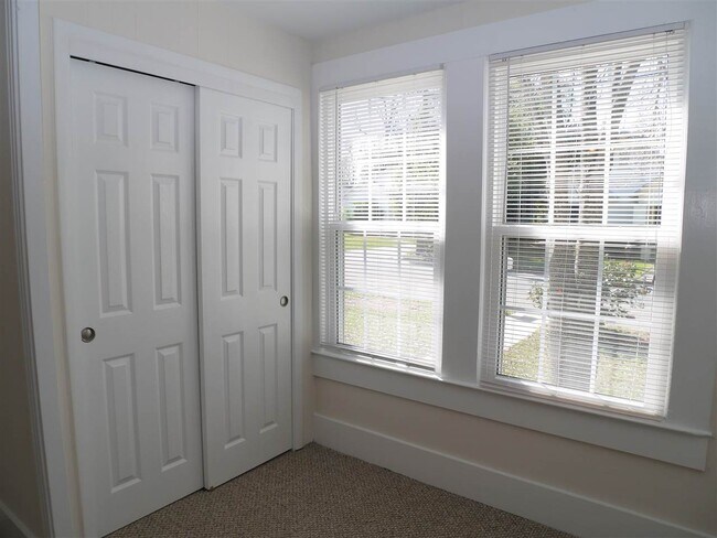 Building Photo - 1429 Milton St