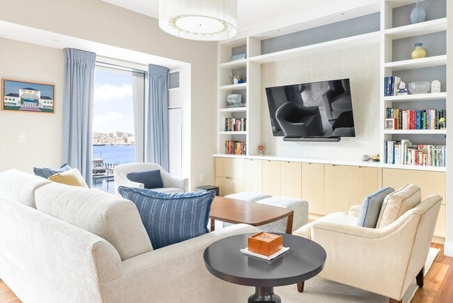 Building Photo - 300 Pier 4 Blvd.