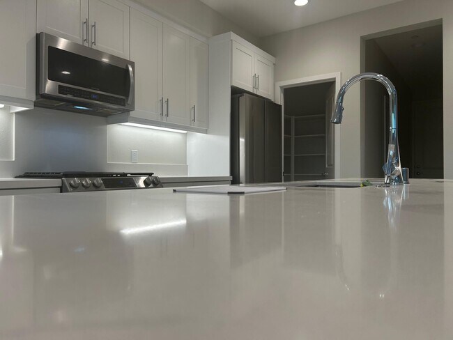 Building Photo - 43275 Passagio Lago Way