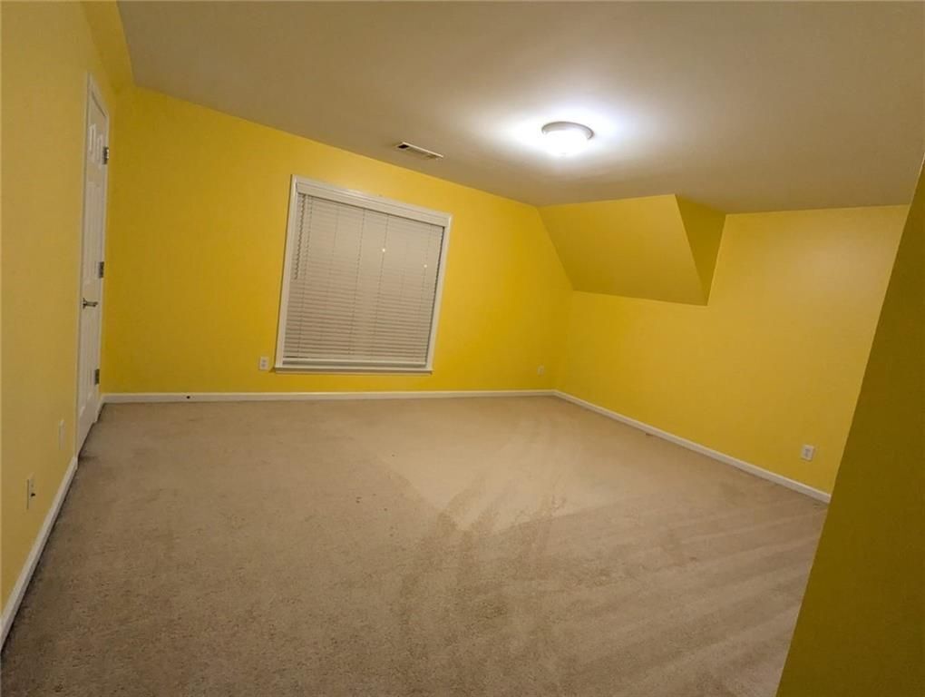 Building Photo - 815 Earlham Dr