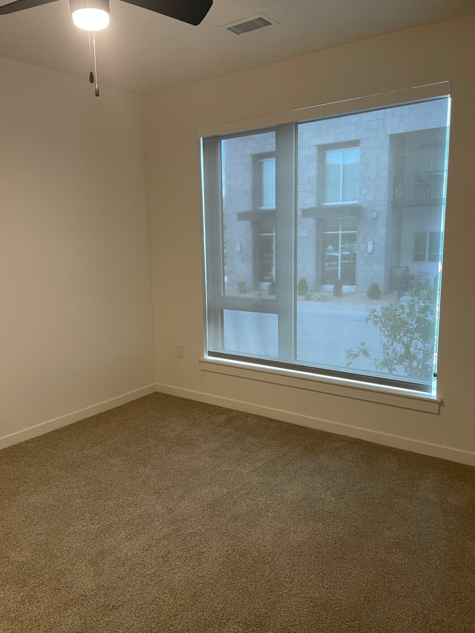 Building Photo - 1380 N Uvalda St